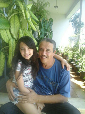 Vero Vinícius Rômulo Felício, aniversariante de hoje, com a neta Manuella 