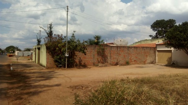 três imóveis foram construídos em áreas pertencentes à avenida Miguel Assad Debs