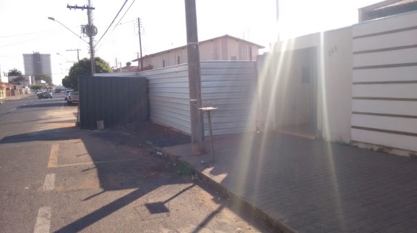 Fiscalização de secretaria visa coibir construções irregulares em calçadas