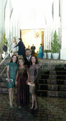 Para registrar a inesquecível passagem por Cuiabá Luciano tendo à frente Mônica e Paula com a feliz avó ao centro; no caso, eu