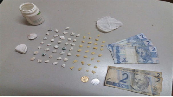 Drogas e dinheiro conquistados através do tráfico são apreendidos