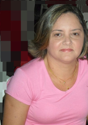 Cecília Bastos Vieira de Oliveira, celebra amanhã a chegada da nova idade recebendo o carinho dos filhos Marcella e Christian e do esposo Marcelo 