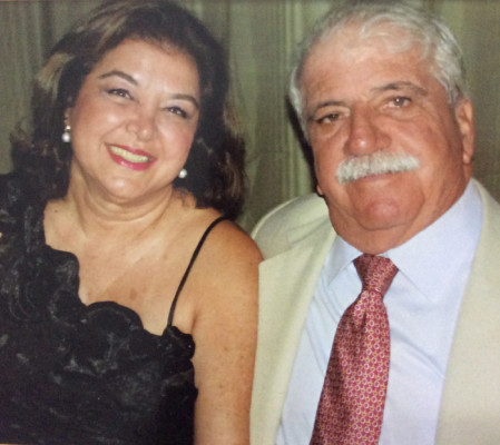Elson de Oliveira, aniversariante do dia 30, com a esposa Soliana Nader 