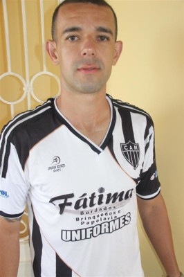 Adalberto é um dos melhores zagueiros do futebol araguarino na atualidade