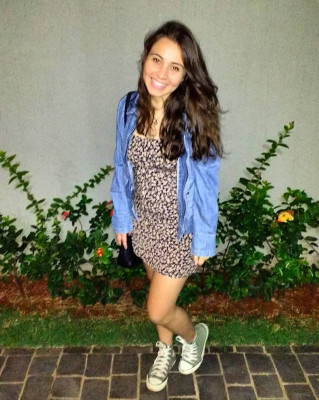 Nesta última terça-feira, dia 18, quem festejou mais um ano de vida foi Fabiana Monteiro. A universitária mora em Uberlândia, mas está sempre por aqui deixando simpatia e alegria em sua cidade. Tenho um carinho imenso por esta garota e desejo tudo de melhor na sua vida. Parabéns Fabi e tudo de bom sempre! #RainhaDaClasseMédia