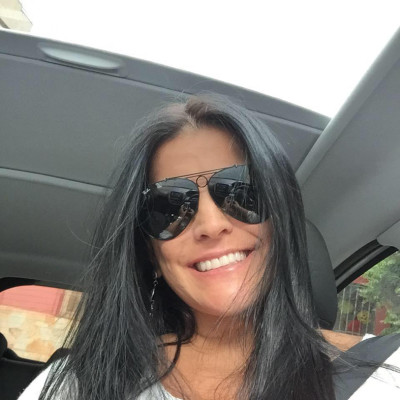 Nesta sexta-feira, dia 21, a encantada Elaine Teodoro comemora a chegada de mais uma primavera. Simpatia, humildade e carisma estão no cardápio do dia a dia. Sempre com um sorriso no rosto, ela merece todo carinho e parabéns da Acesso Restrito e do Jornal Gazeta do Triângulo. #MãeDeAmigaMinhaÉAmigaTambém