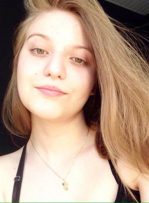 E quem volta na Acesso Restrito hoje é uma modelo “perdida” no serrado mineiro, Victoria Vellozo. Eu já disse e repito: Olheiros venham passear em Araguari! Vic que é de Cachoeira do Sul – RS está em nossa cidade há alguns anos e acho que por aqui criou raízes e amizades que levará pra vida toda. Deixo aqui os parabéns pelo aniversário que chega nesta sexta-feira, dia 7, e sucesso no ENEM 2016. #GoldGirl