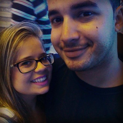 O amigo Rodrigo Cardoso foi quem festejou mais um ano de vida nesta terça-feira, dia 25. Deixo aqui os parabéns pela data e desejo de muita sorte e saúde. Na foto está com a companheira Mari Porto!