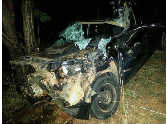 Ford/Fiesta bateu na traseira de uma caminhonete