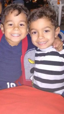 Lucas Queiroz Santos com o irmãozinho Guilherme Queiroz Santos aniversariante do dia 14. Filhos de Thais Queiroz e Anderson Santos 