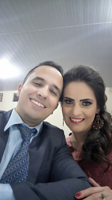 Mariana de Sousa Vitorino ao lado do noivo Murilo Baiochi, aniversariante de hoje