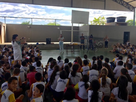 Aproximadamente 400 alunos da instituição, dos turnos matutino e vespertino, participaram das atividades educativas 