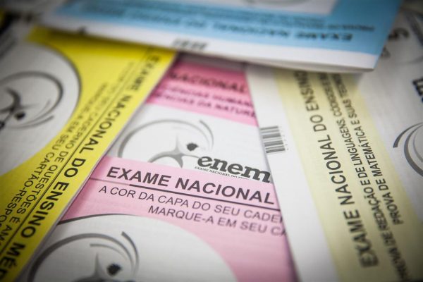 Notas do Enem 2015 mostraram queda em três das cinco áreas avaliadas