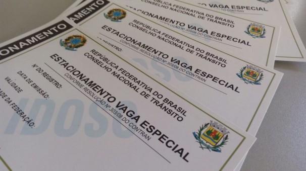 Documento deve ser colocado no painel do veículo com a frente voltada para cima