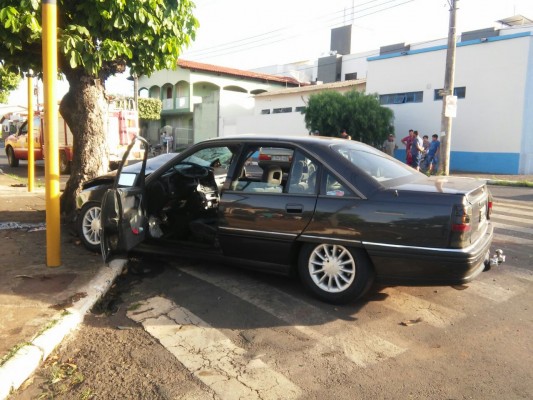 Veículos envolvidos em colisão na avenida Minas Gerais foram apreendidos