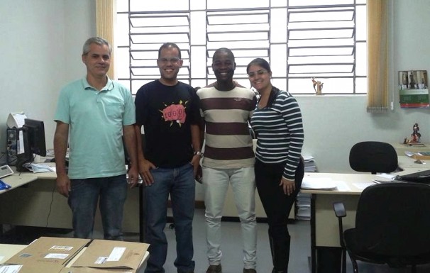 Richardson (terceiro da esquerda para direita) com os colegas da administração