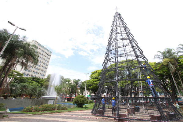O MP deu o prazo de três dias para que a licitação seja suspensa 