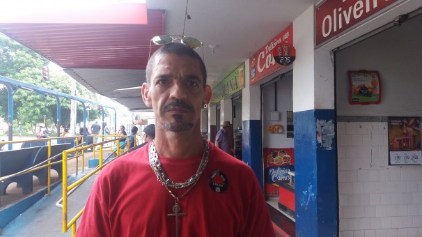 “O serviço está péssimo. O prefeito trouxe os piores coletivos para Araguari. Mesma coisa de sentar na tábua, poltronas horríveis. Em minha opinião, precisa paralisar mesmo, até acho que foi tarde. Tem que trazer outra empresa para a cidade”. Marco Antônio Araújo Rusky, técnico em meio ambiente