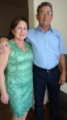 Rozirlei Pereira de Oliveira, aniversariante do dia 30, com seu esposo Manuel 