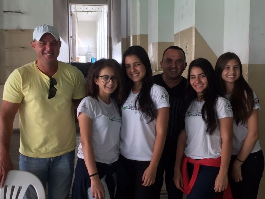 Com o tema “Não compre, adote!”, alunos do Colégio COC preparam feira de adoção de cães e gatos