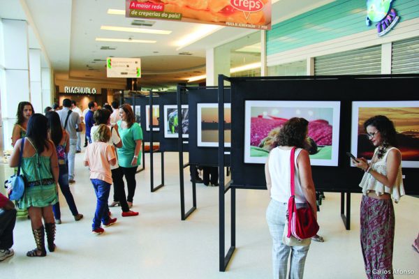 Trabalhos de participantes do projeto “Alma Revelada” em exposição no Center Shopping, no início do ano