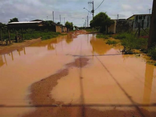 ~Motociclistas afirmam que após as chuvas é perigoso transitar nas ruas de terra