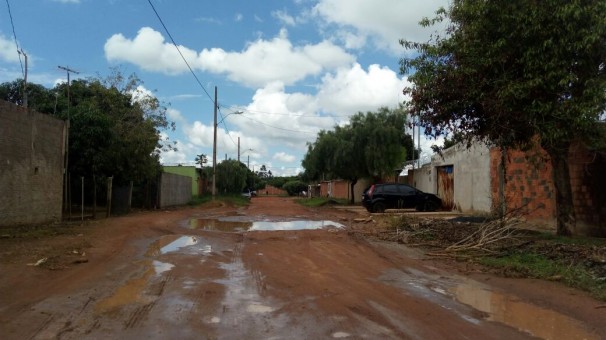 Ruas de terra do bairro Vieno após as chuvas dessa terça-feira