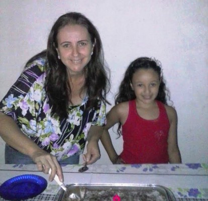 Adriana Gonçalves Rios aniversariante do dia 24, com a filha Laura Gonçalves Clímaco, aniversariante do dia 2 de janeiro