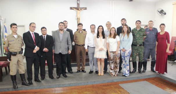 Nova Diretora do Foro, Juliana Faleiro com as autoridades que abrilhantaram o evento