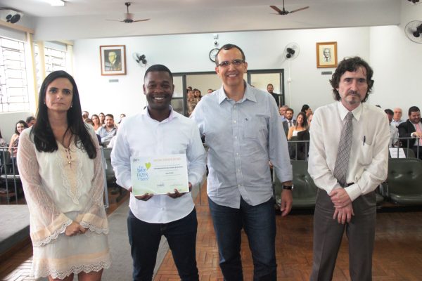 Juliana Faleiro, Richardson Augusto, Rowilson Garcia e Calvino Campos durante homenagem