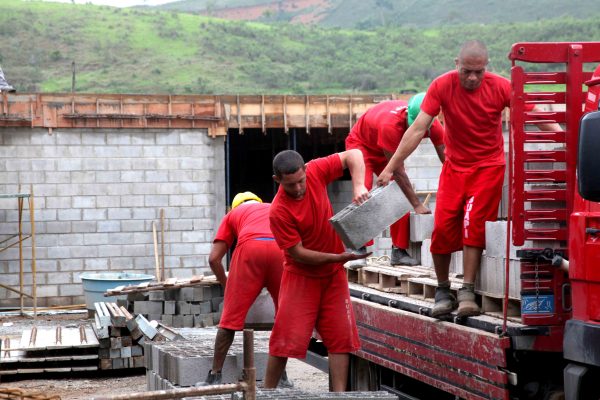 Em outras localidades, já existe a política de reinserção dos presos no mercado de trabalho