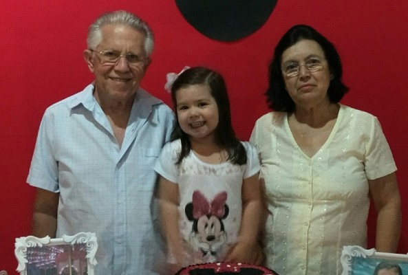 José Luiz Barbosa, aniversariante de hoje, com a esposa Marlene Maria Alves Barbosa e a netinha Isabela Barbosa 