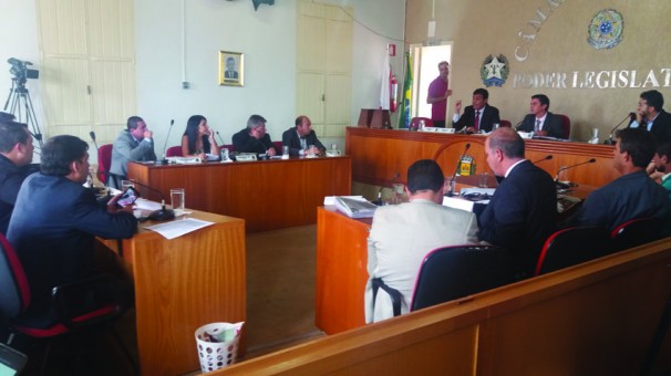 Servidores municipais participaram da reunião na Câmara