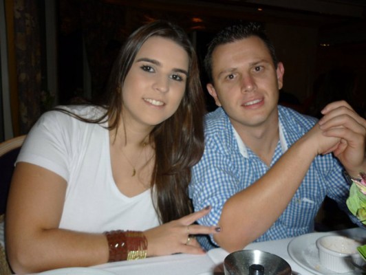 Rafael de Melo Carrijo, aniversariante do dia 21, ao lado da esposa Moema Brandão da Cunha Carrijo