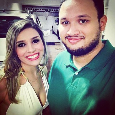 Victor Urata de Oliveira aniversariante do dia 4, e sua noiva Mayara Amatuzi 