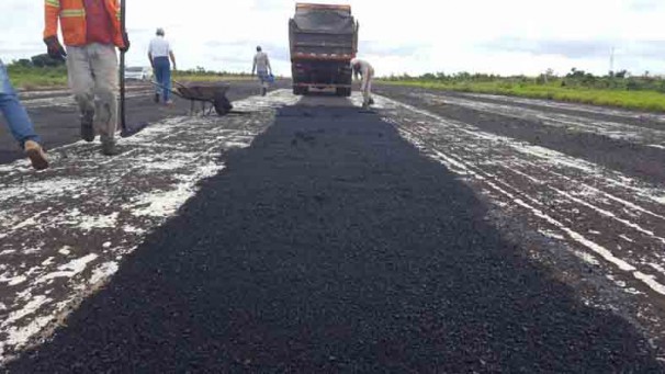 Usuários do Aeroporto Santos Dumont reclamam de problemas na infraestrutura do local