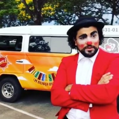 Aniversário é um espetáculo onde a fala não faz a menor falta e o que manda é a imaginação