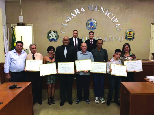 Atletas de Araguari foram homenageados pela Câmara por representarem o município em competições e contribuir para a prática de esportes