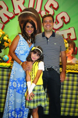 Titia Dênya, titio Gustavo e Isadora