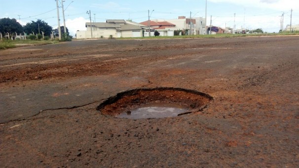 Serviço de tapa-buracos no Interlagos está programado para a próxima semana