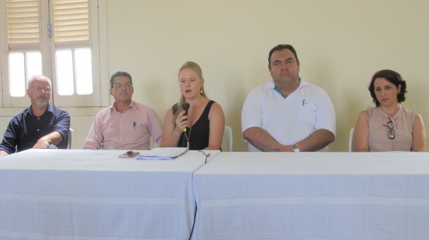 Coletiva foi promovida na tarde desta segunda-feira