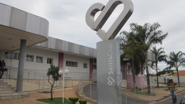 Mais de um milhão de reais ainda precisa ser repassado para a Santa Casa de Misericórdia 