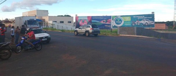 Testemunha encontrou o corpo num terreno baldio