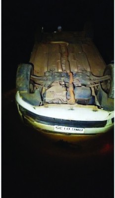 Novo Gol saiu da pista e capotou numa estrada vicinal