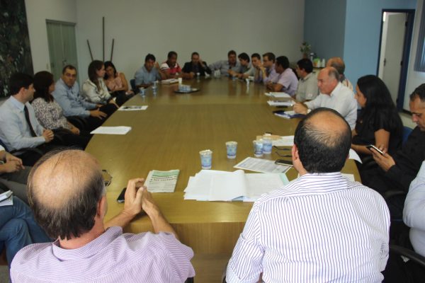 Durante a reunião, foram identificados os cinco principais itens a serem corrigidos para que a obra tenha início