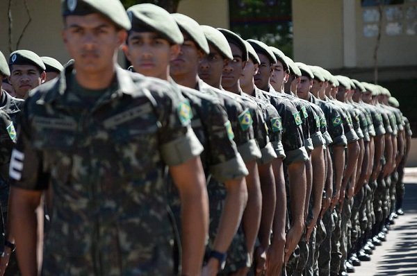 Jovens que completam 18 anos em 2017 têm até o dia 30 de junho para fazer o alistamento militar