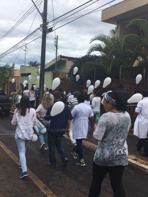 Usuários do serviço caminharam até a praça Getúlio Vargas e participaram de dinâmica
