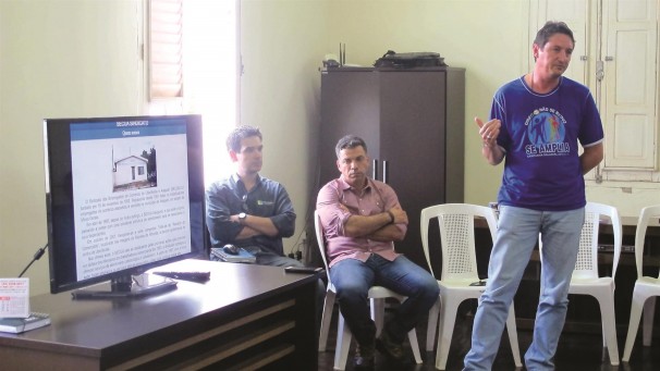 Reunião entre representantes da prefeitura, Câmara e sindicato foi promovida no Palácio dos Ferroviários 
