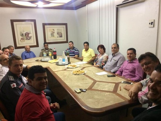 Entidades se reúnem com órgãos de defesa sociais para discutir segurança pública no município