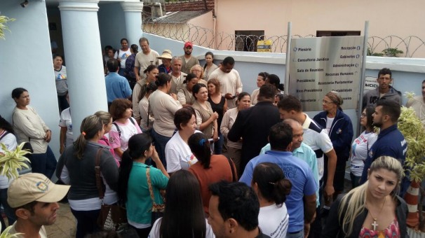 Servidores solicitam manutenção da carga horária de seis horas diariamente